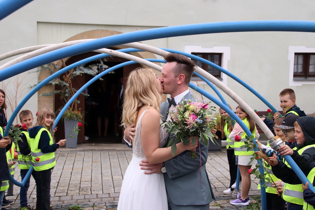 Mehr über den Artikel erfahren Hochzeit Lee-Ann und Marius Seitz