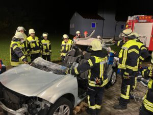 Mehr über den Artikel erfahren Übung: THL-Verkehrsunfall