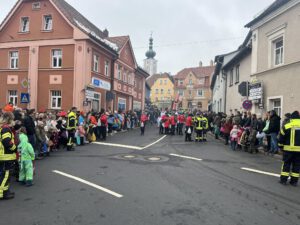 Mehr über den Artikel erfahren Fasching und Feuerwehr