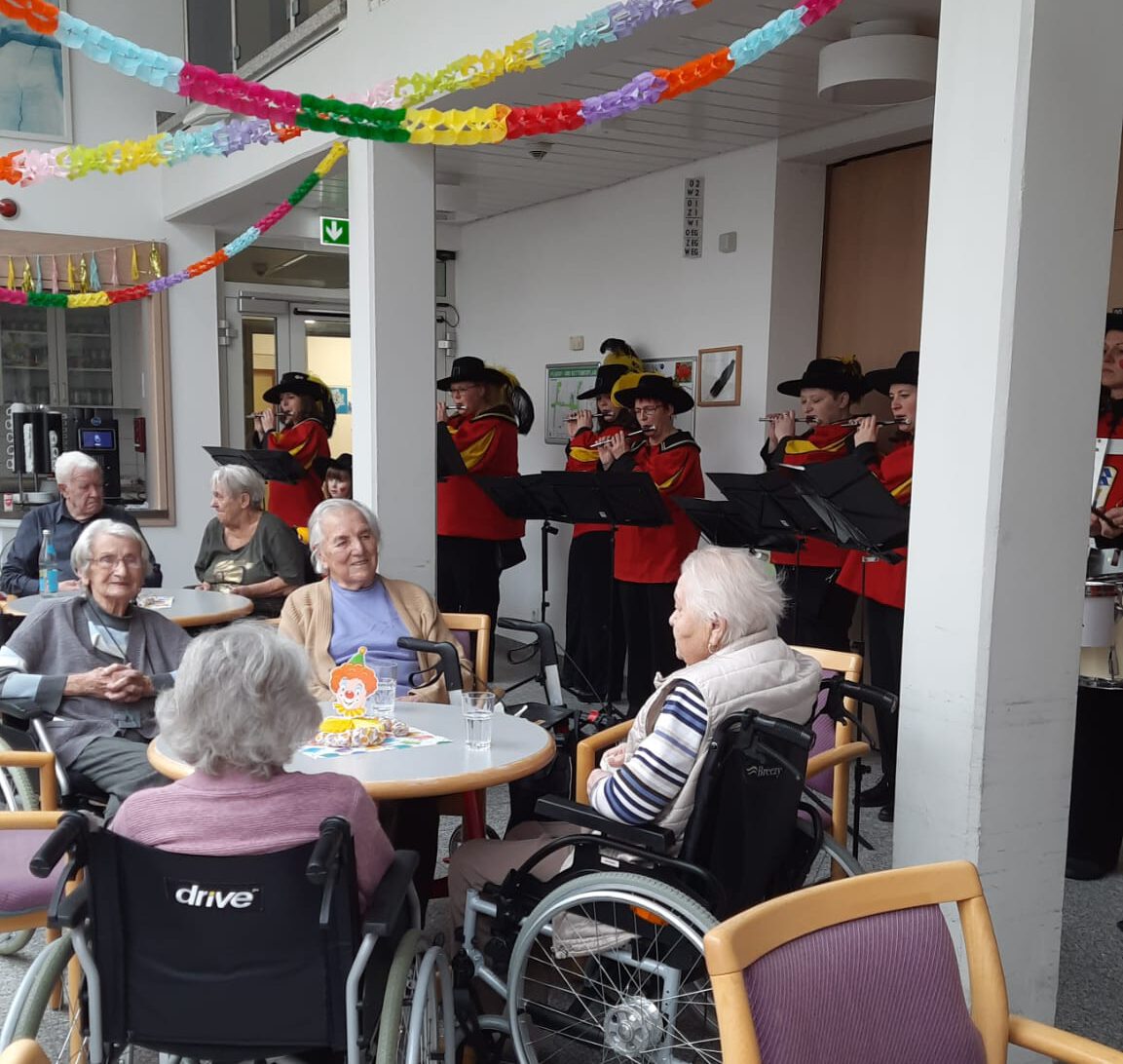 Du betrachtest gerade Faschingsständchen im Seniorenheim